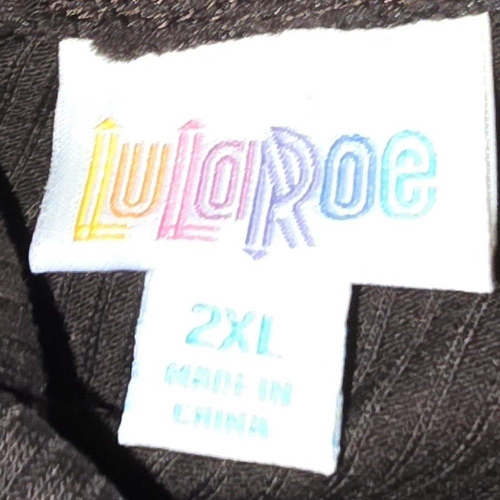 Lularoe Aubrey Top 2X - Picture 2 of 4